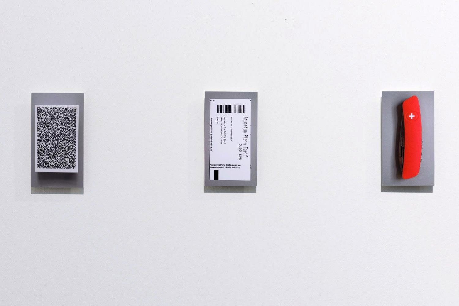 Sean Snyder Kireji, 2016 3 color pentaprints mounted on aluminum, 8 cm x 14.25 cm