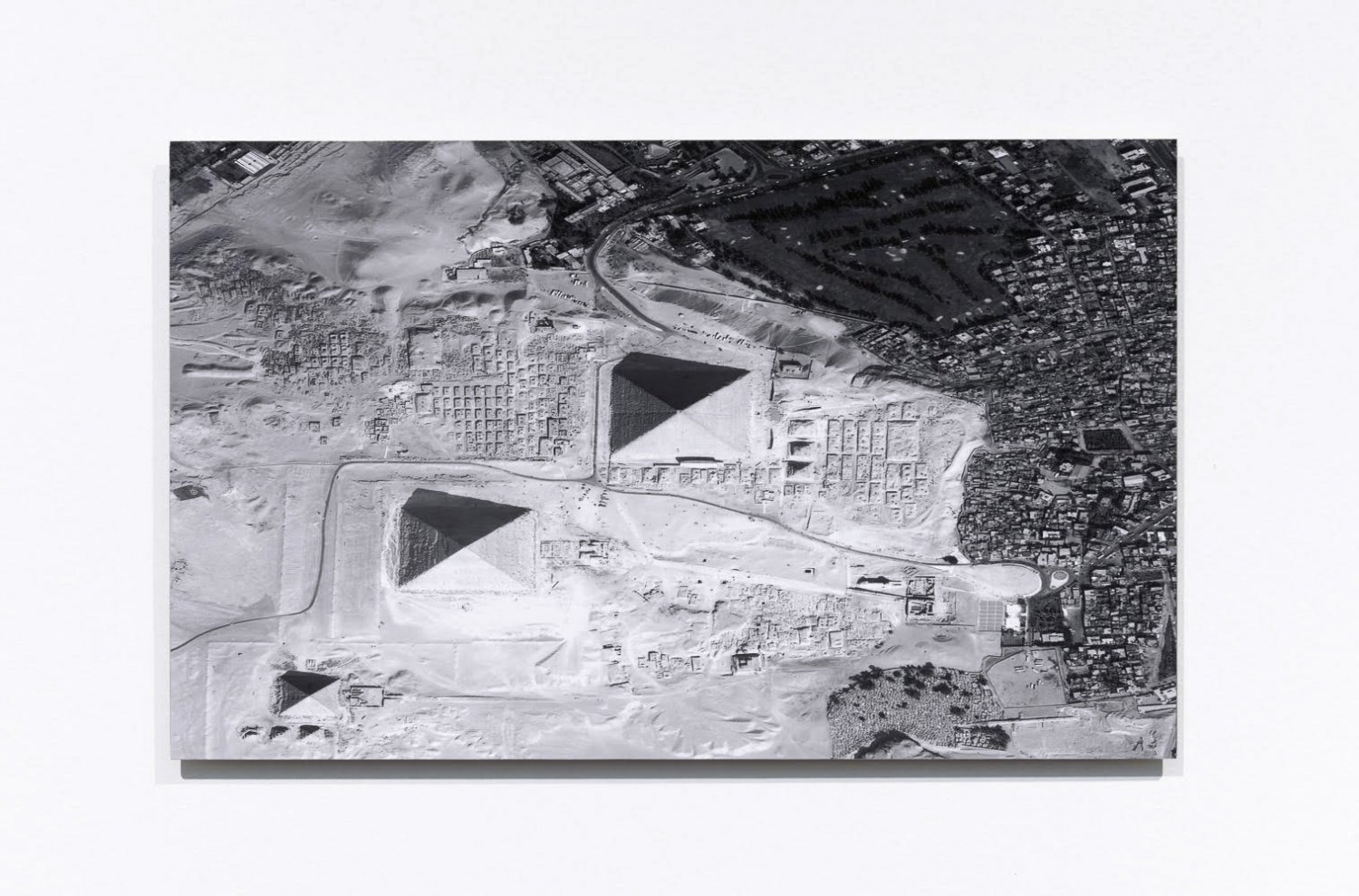 Sean Snyder Storage (29.977 Latitude, 31.132 Longitude), 2016 b/w archival pigment print on matte paper mounted on 3 mm aluminum, 30 x 48.5 cm 