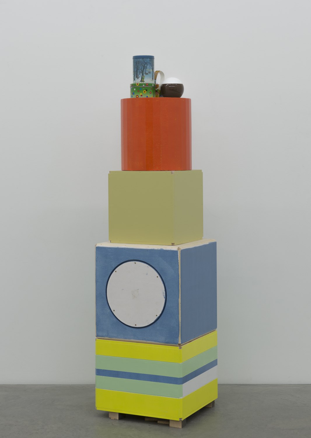 Manfred Pernice Kubo-Kahla 2, 2015 Wood, glass (Nutella), plastic, 190,5 x 50 x 50 cm  