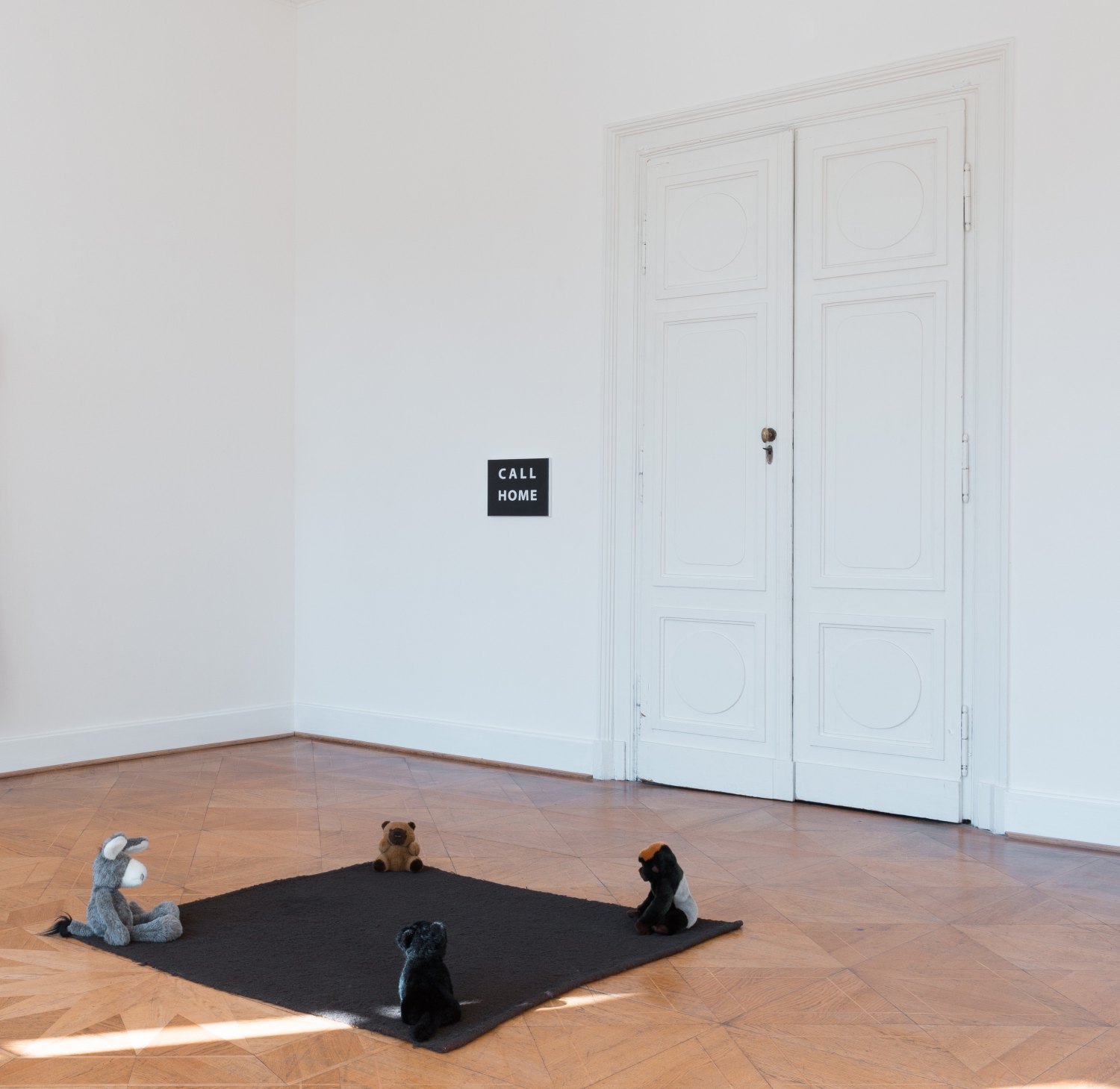 Karl Holmqvist Untitled (Arena), 2016 (installation view Kunstverein Braunschweig) Stuffed animals on blanket, 19 x 132 x 138 cm 