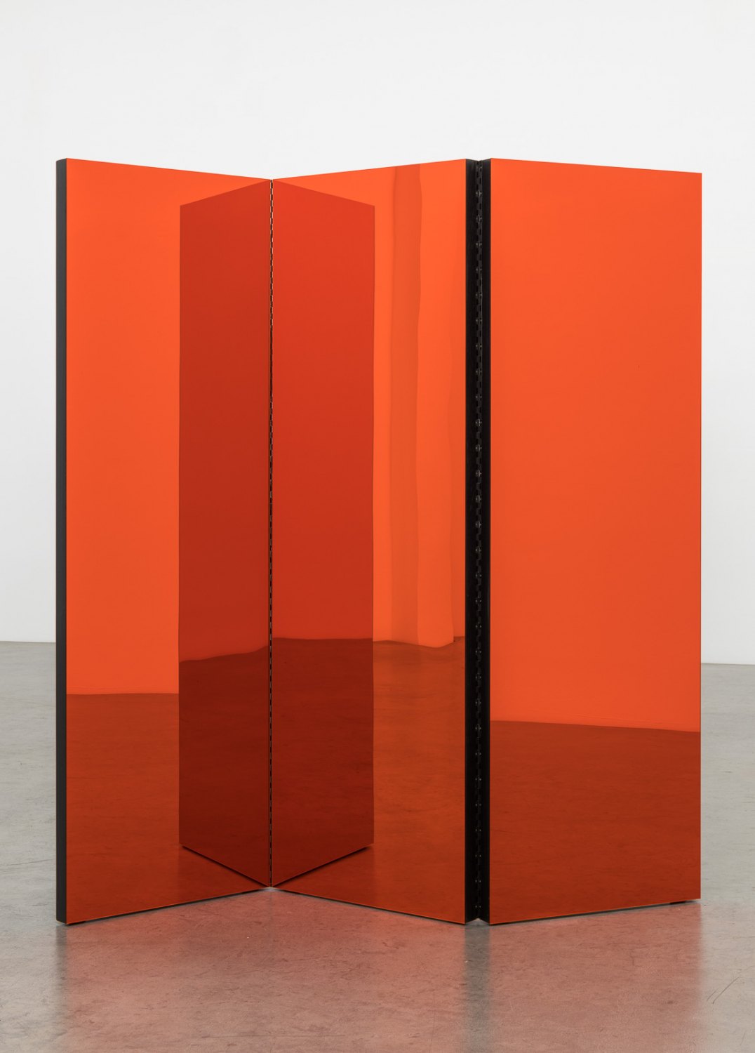 Tom Burr My Iodine, 2019 Plywood, wood molding, plexi-mirror, black anodized hardware, three hinged panels, 180 x 180 x 6 cm 