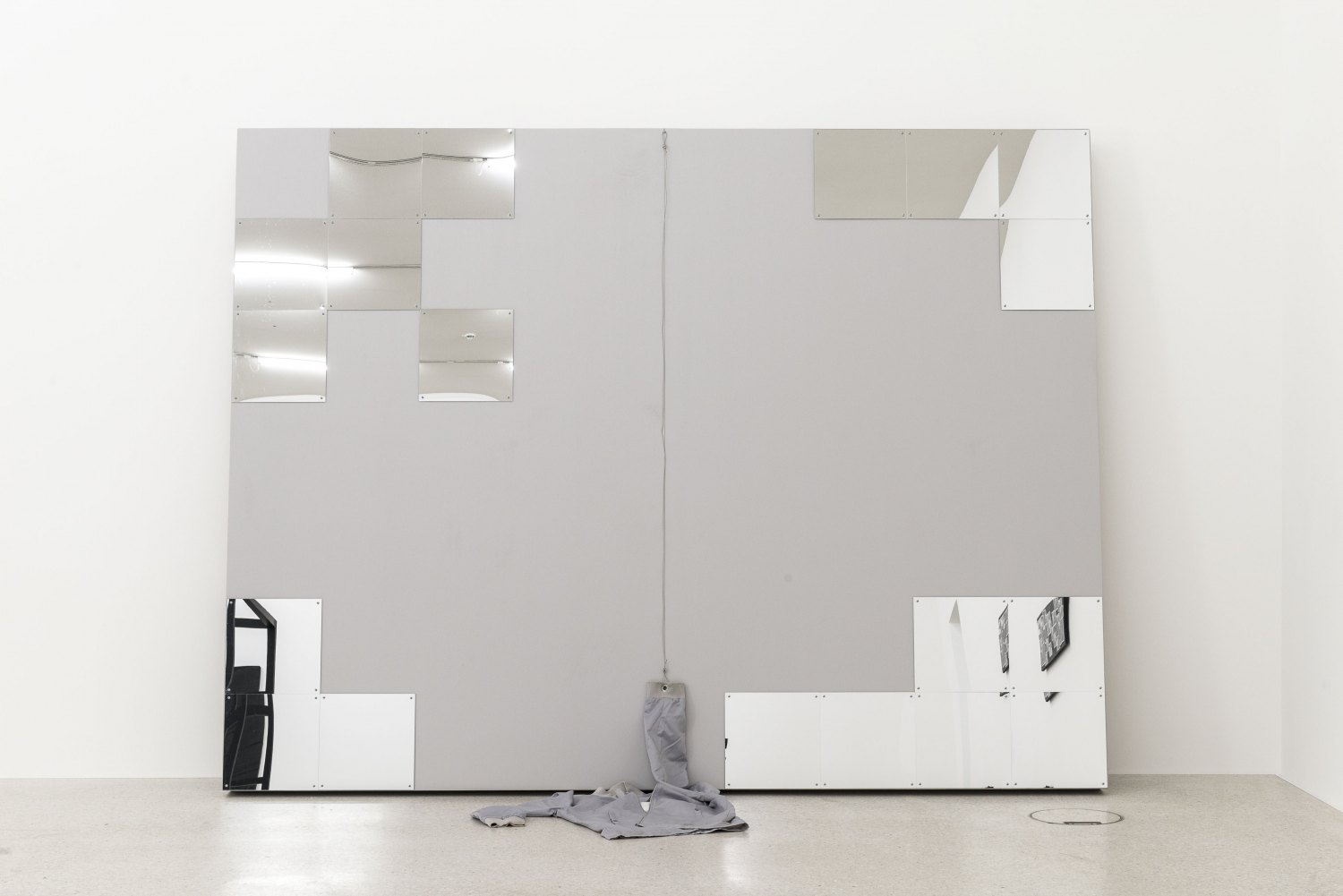 Tom Burr Silver Lining, Leaning, Lying, 2011 Mixed media, 215 x 280 cm