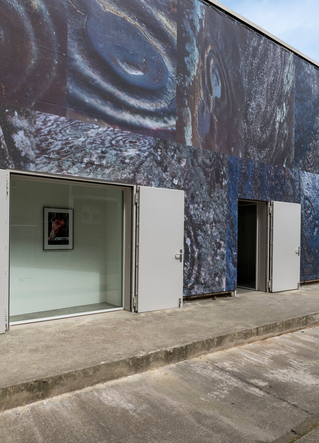 Installation view, Josephine Pryde, Exterior, Night, Day, Galerie Neu, Berlin 2020