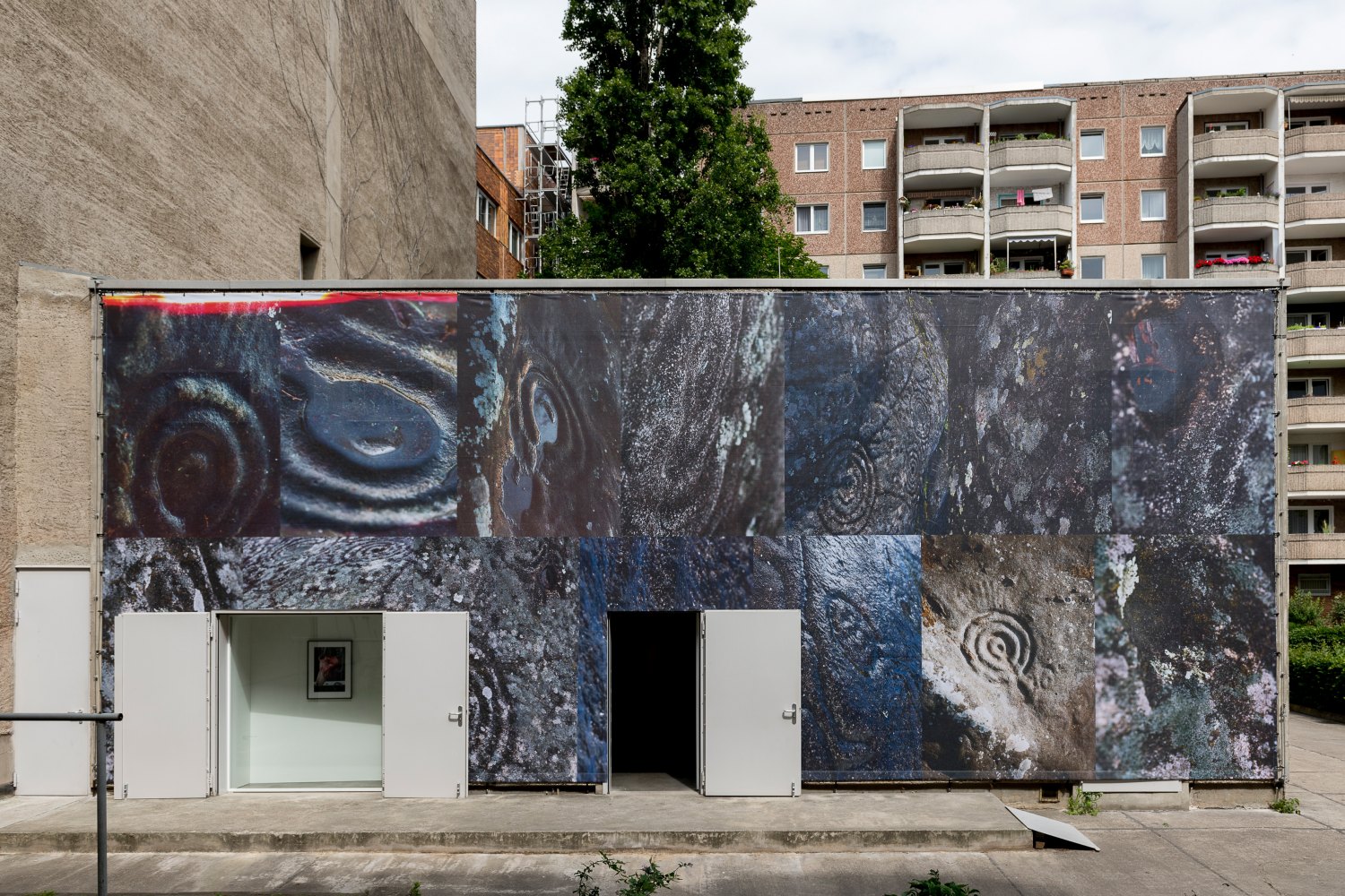 Installation view, Josephine Pryde, Exterior, Night, Day, Galerie Neu, Berlin 2020