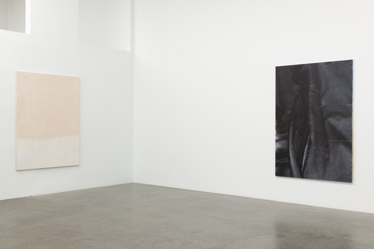 Installation view, Sergej Jensen, Abstract Paintings, Galerie Neu, Berlin 2020