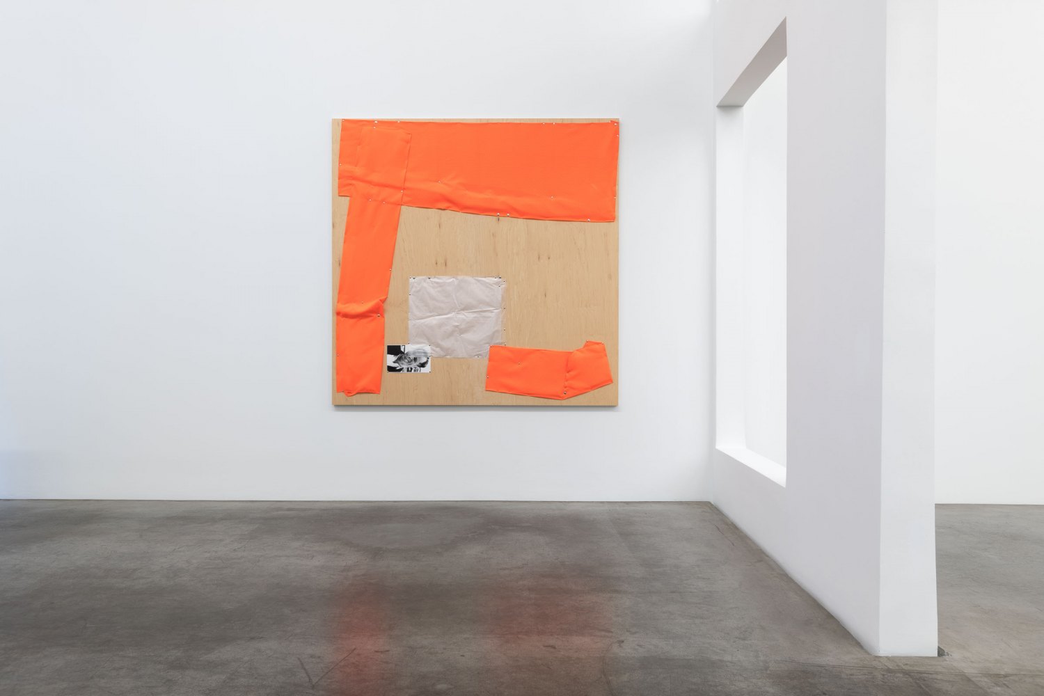 Installation view, Tom Burr, Compressions, Galerie Neu, 2022