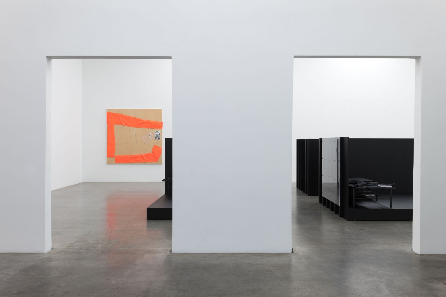 Installation view, Tom Burr, Compressions, Galerie Neu, 2022