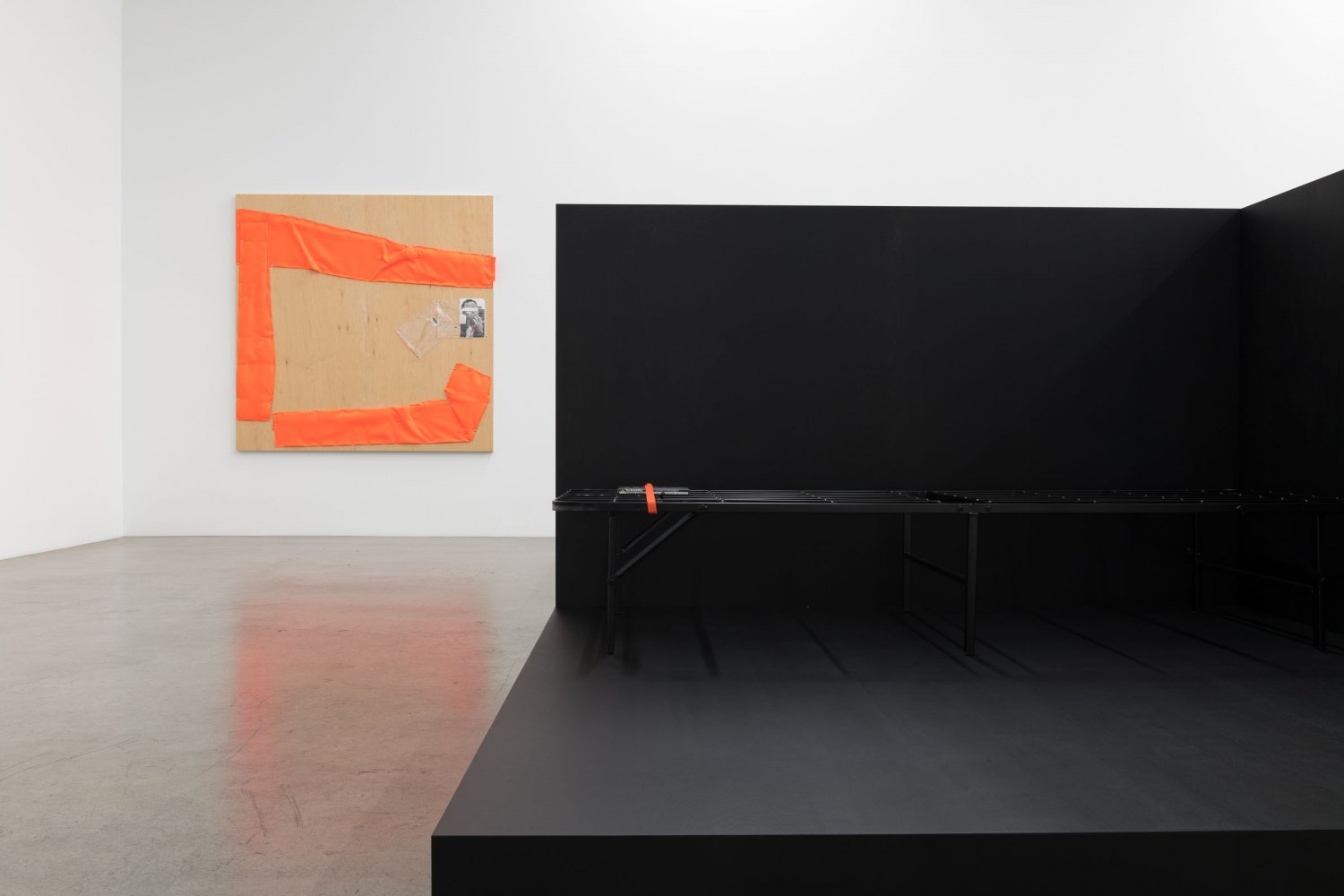 Installation view, Tom Burr, Compressions, Galerie Neu, 2022