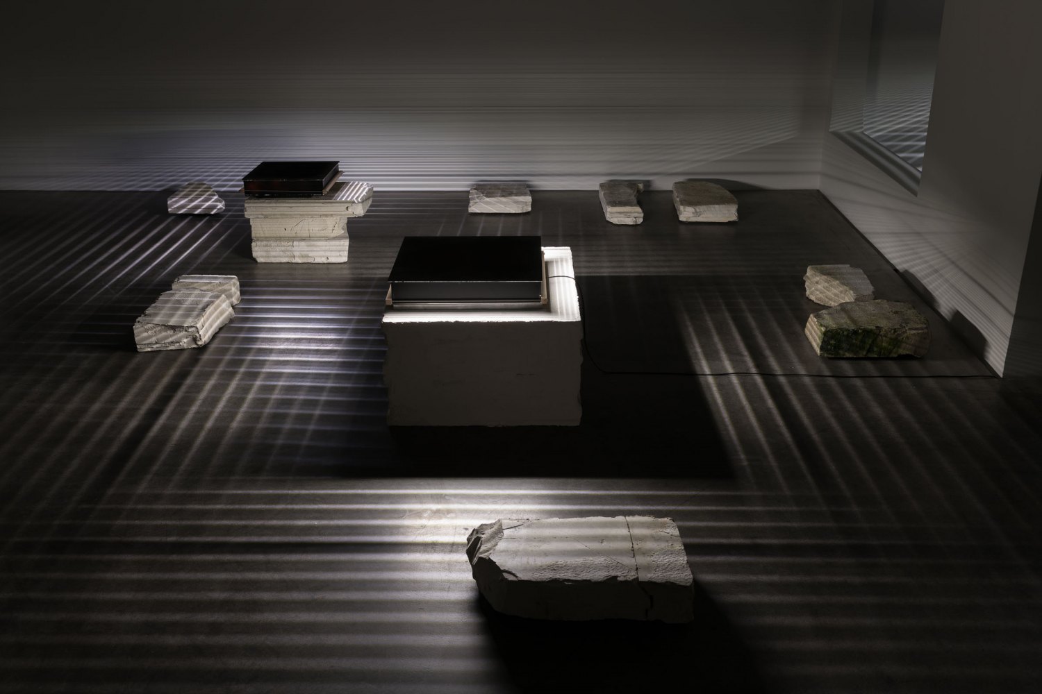 Kitty Kraus Untitled, 2022 10 elements; 2 x cable, aluminum, mirror, LED (4x35W) | (1x80W),wood, tape, cable and gypsum; 2 x computer lamp, battery, gypsum; gypsum dimensions variable