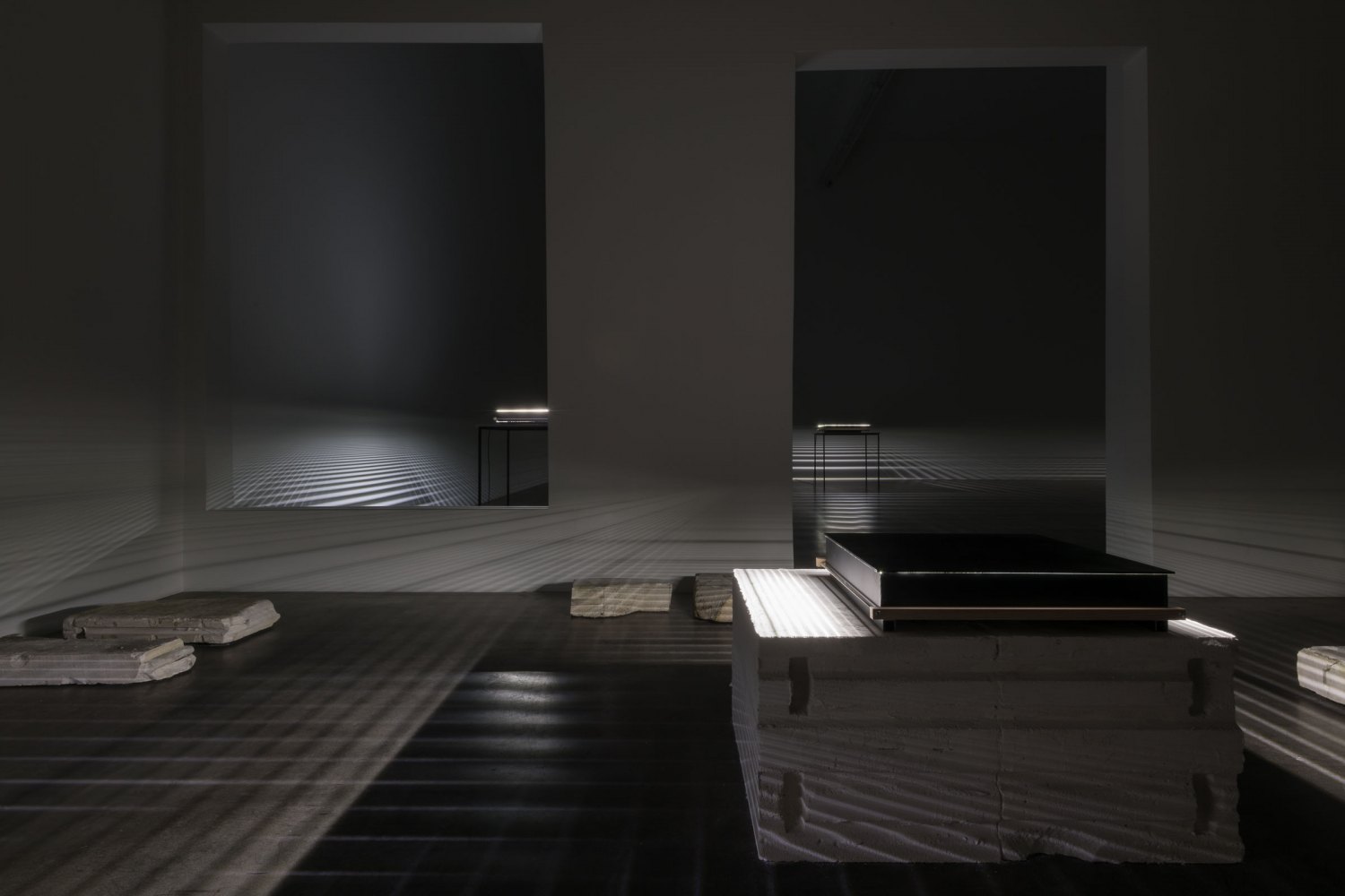 Kitty Kraus, Untitled, 2022,  10 elements; 2 x cable, aluminum, mirror,  LED, wood, tape,  cable and gypsum; 2 x computer lamp, battery, gypsum