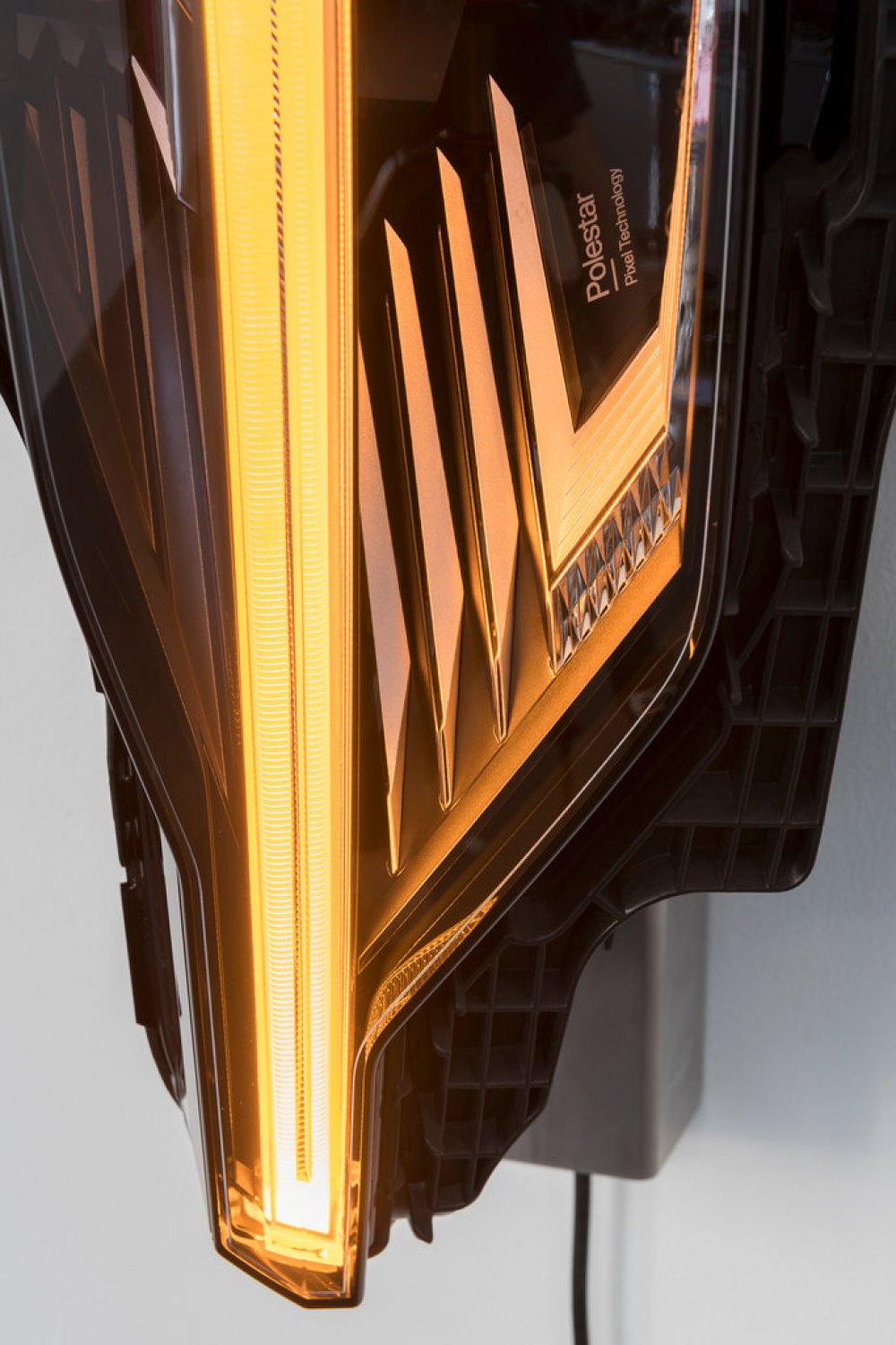 Yngve Holen  Heart, 2021 Headlight, Steel, 65x 33 x 27, Detail  