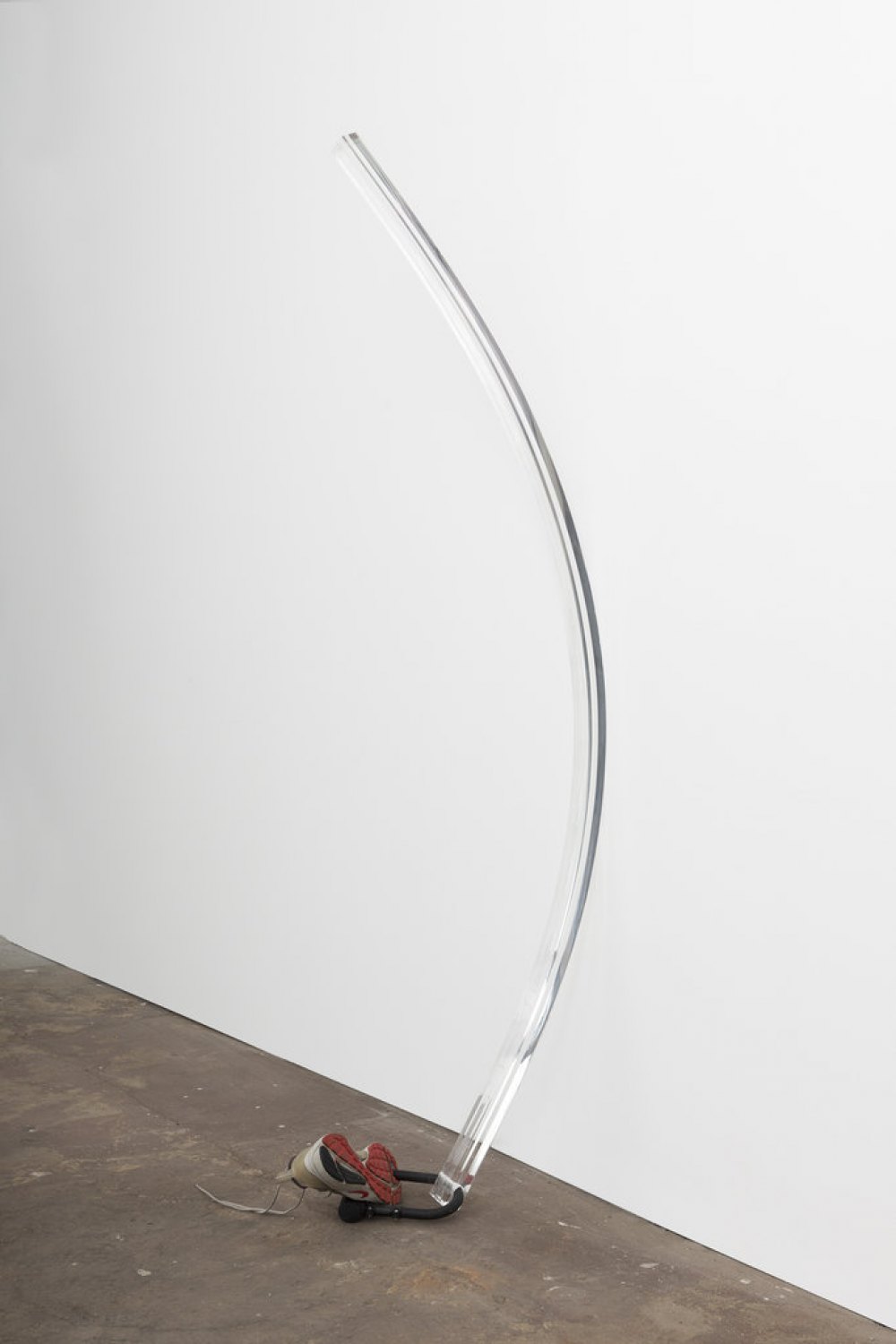 Yngve Holen  :pTf788bUdd27, 2013 Plexiglas, lock, shoe, 200 x 4 x 4 cm  