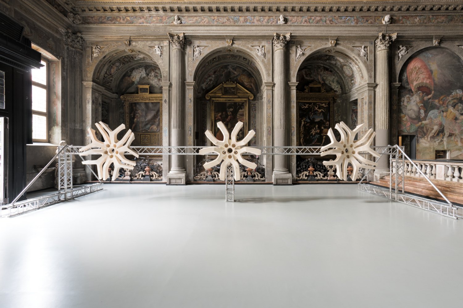 Yngve Holen  ROSETTA (DECORAZIONE) Installation view, Fondazione Converso, Milan, 2018