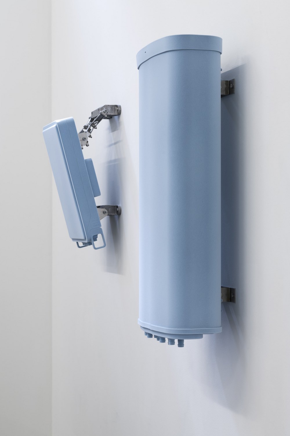 Installation view, Yngve Holen, 5G, Galerie Neu, Berlin, 2023 