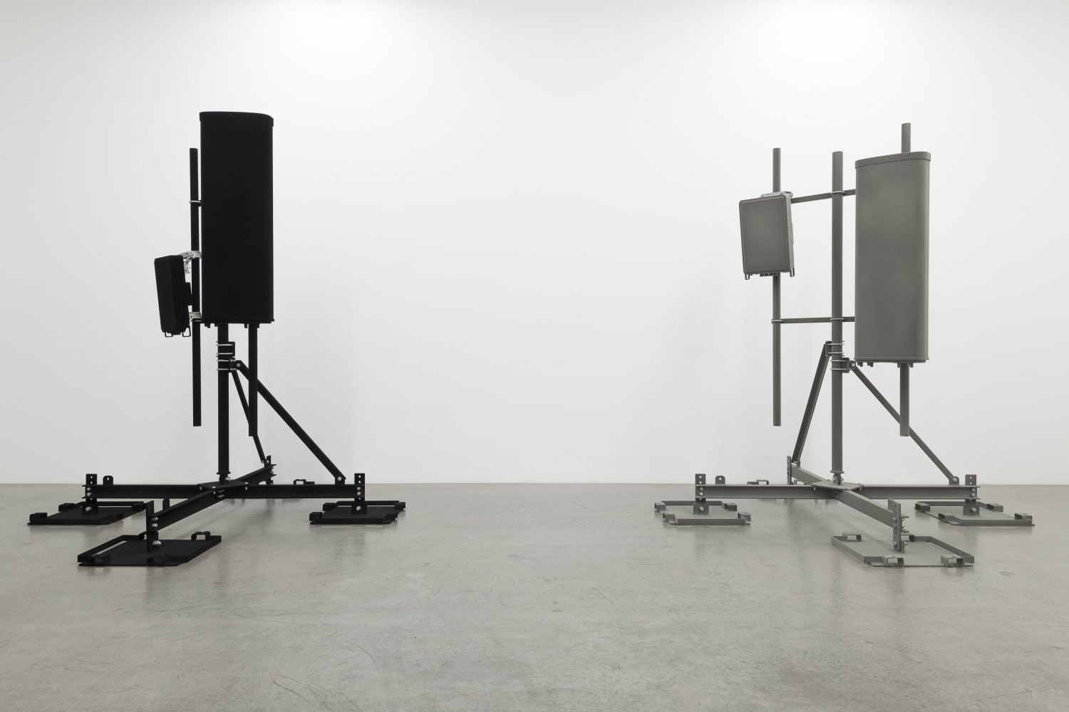 Installation view, Yngve Holen, 5G, Galerie Neu, Berlin, 2023 