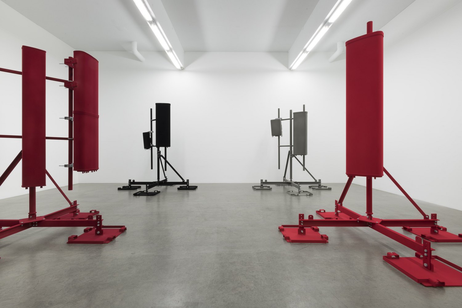 Installation view, Yngve Holen, 5G, Galerie Neu, Berlin, 2023 