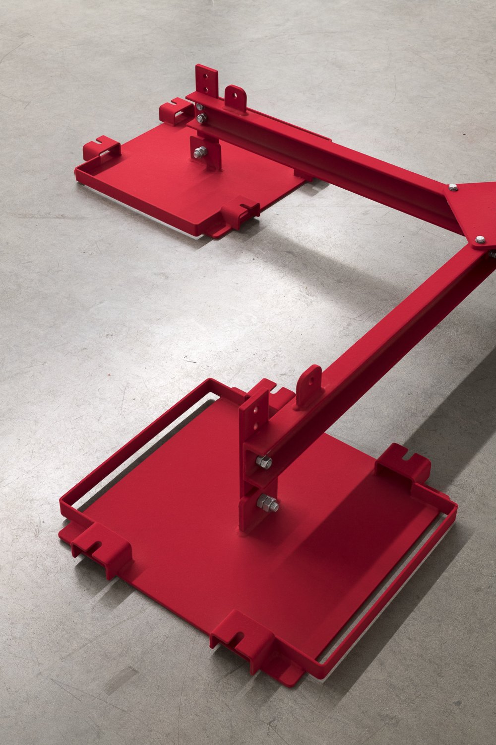(Detail)  Yngve Holen  5G Oslo Base Station Red, 2023 metal, antenna, resin, polyester 336 x 277 x 277 cm 