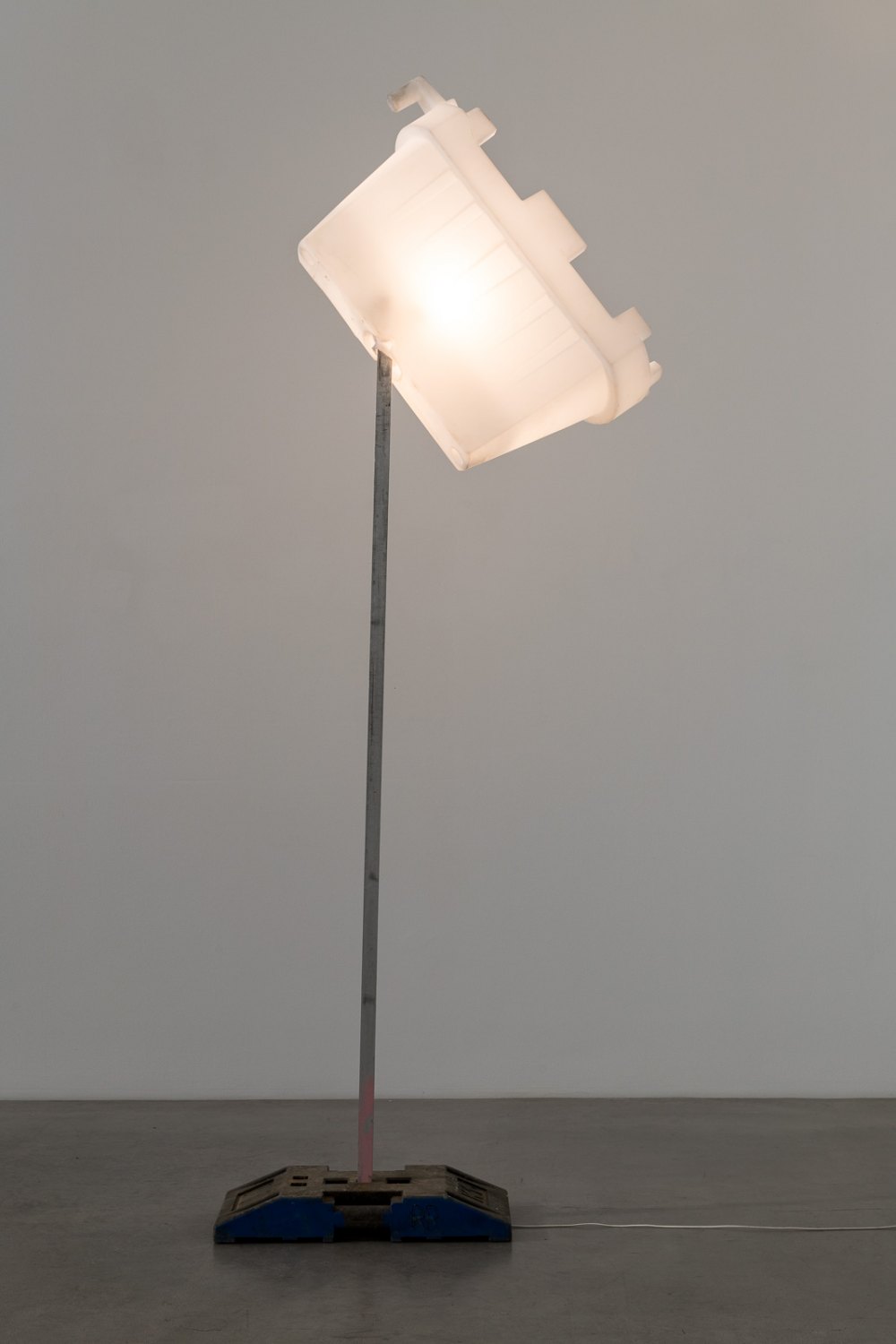 Klara Lidén  Save the last Dance for me, 2019 Metal, plastic, wiring 310 x 50 x 80 cm  