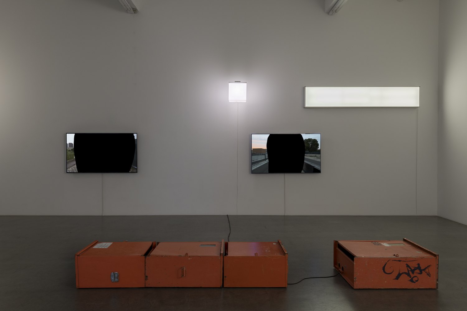 Installation view, Klara Lidén, (0, 0, 0), Galerie Neu, Berlin, 2023