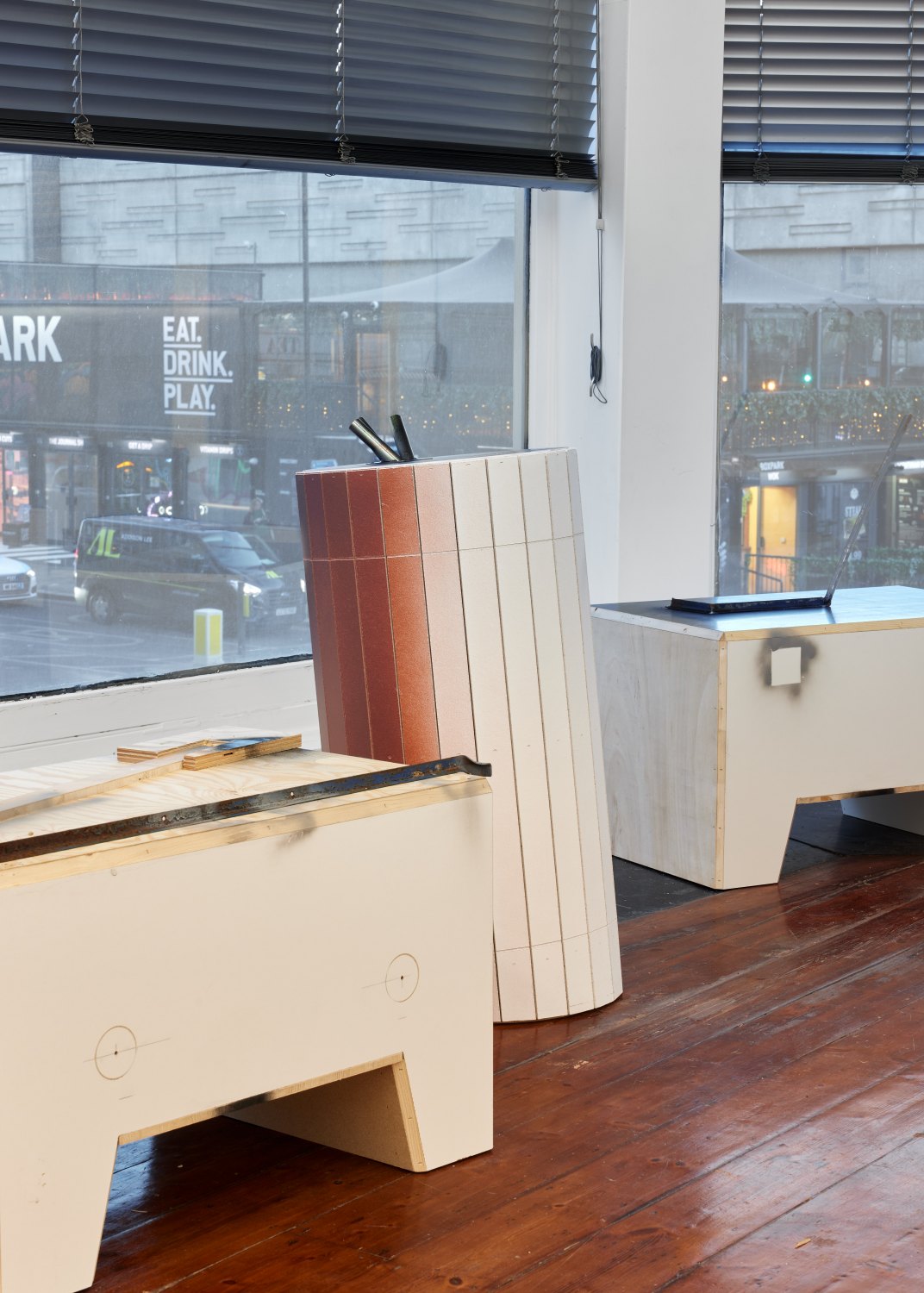 Installation view, Manfred Pernice & Megan Plunkett, >anticorpo
