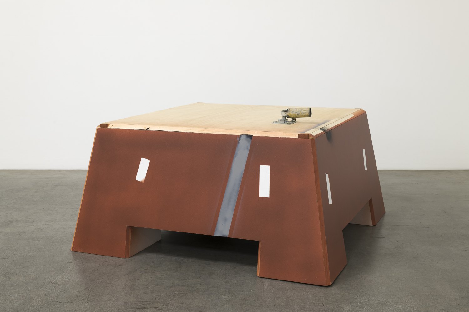 Manfred Pernice anticorpo 1, 2024 Wood, varnish, metal 74.5 x 139 x 139 cm