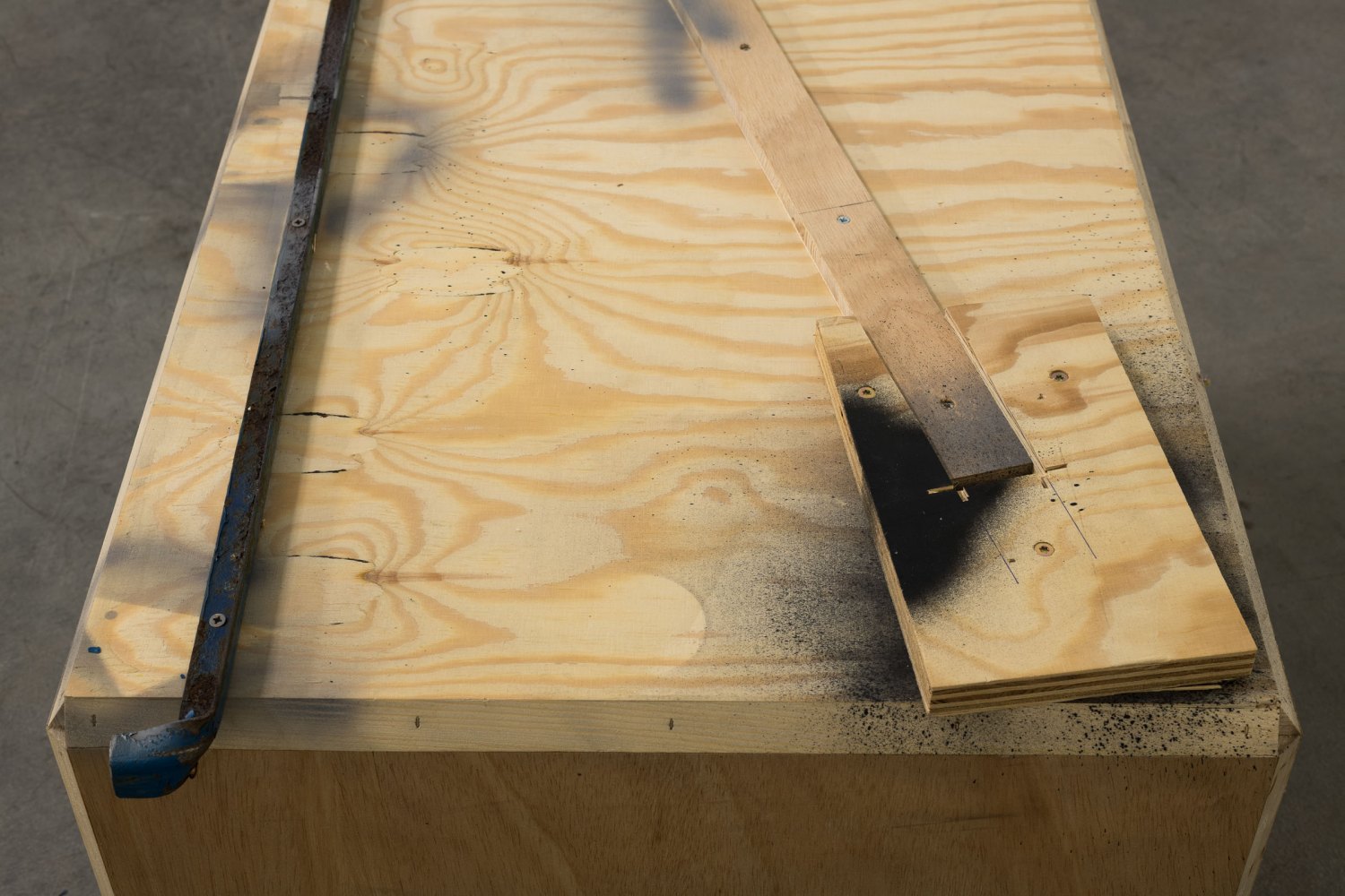 Detail:  Manfred Pernice anticorpo 3, 2024 Wood, plastic foil, metal 99 x 92.5 x 57.5 cm