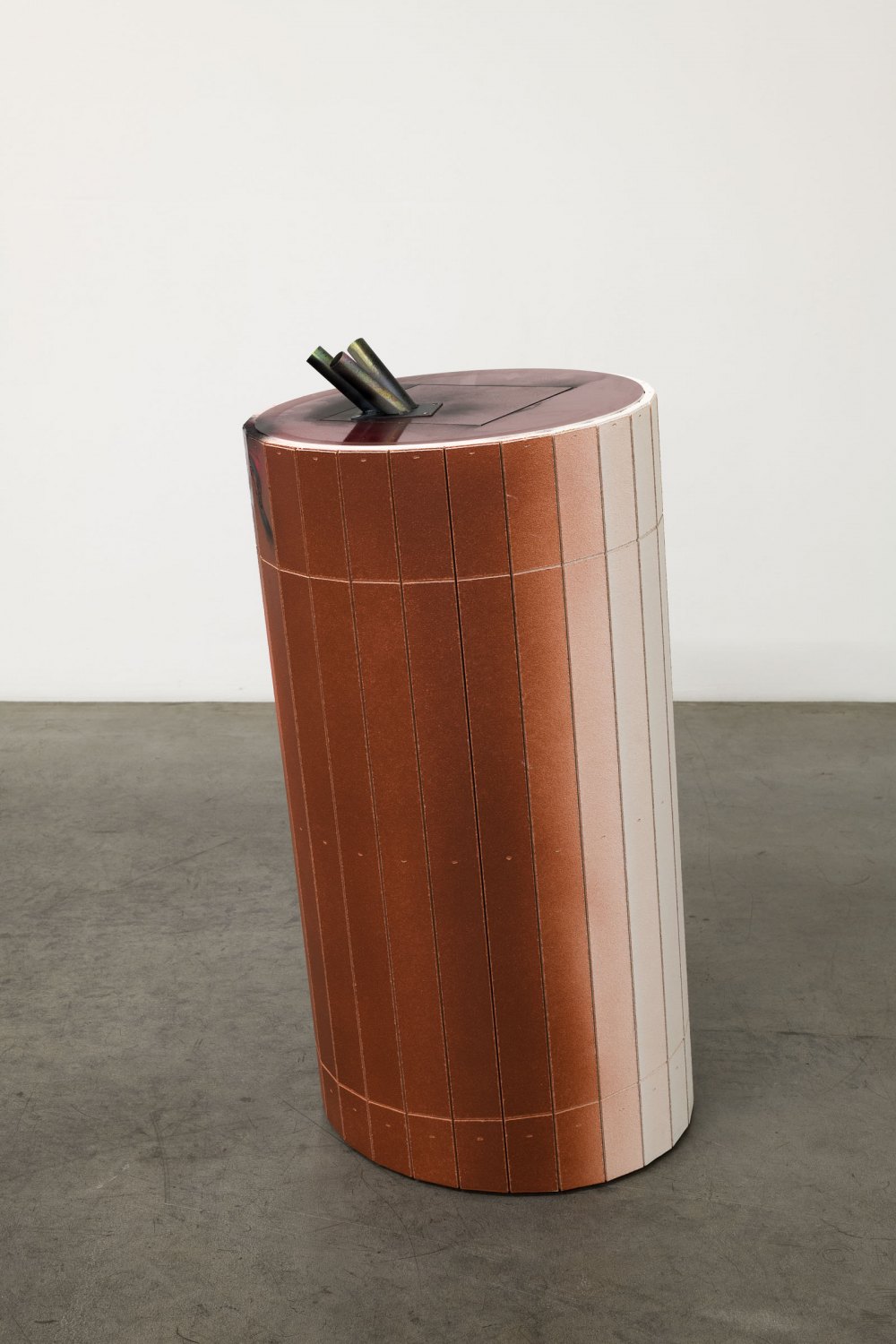 Manfred Pernice anticorpo 5, 2024 wood, varnish, spray paint, iron 106.5 x 50.5 ø cm