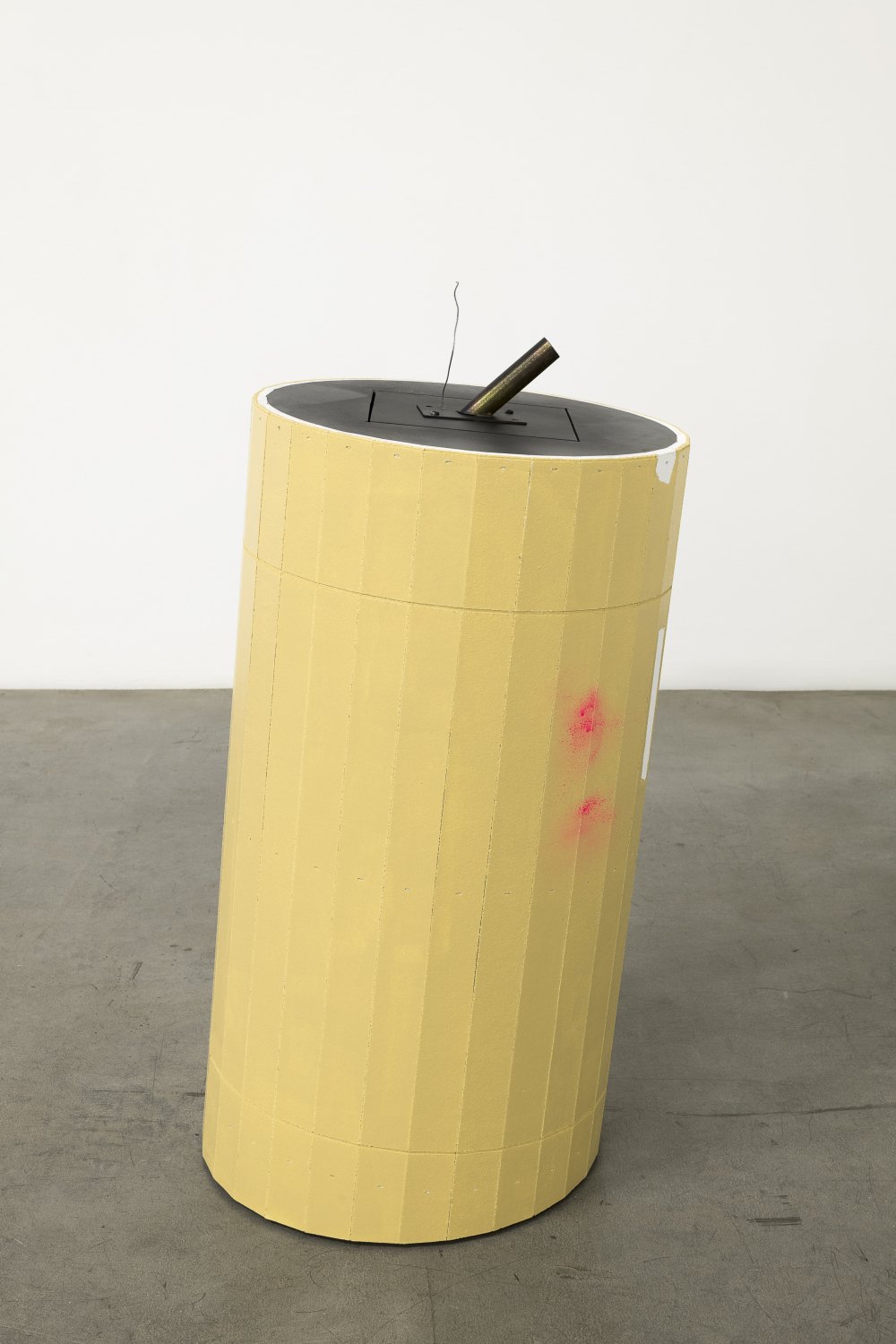 Manfred Pernice anticorpo 7, 2024 wood, varnish, spray paint, iron, metal 97 x 45.5 ø cm