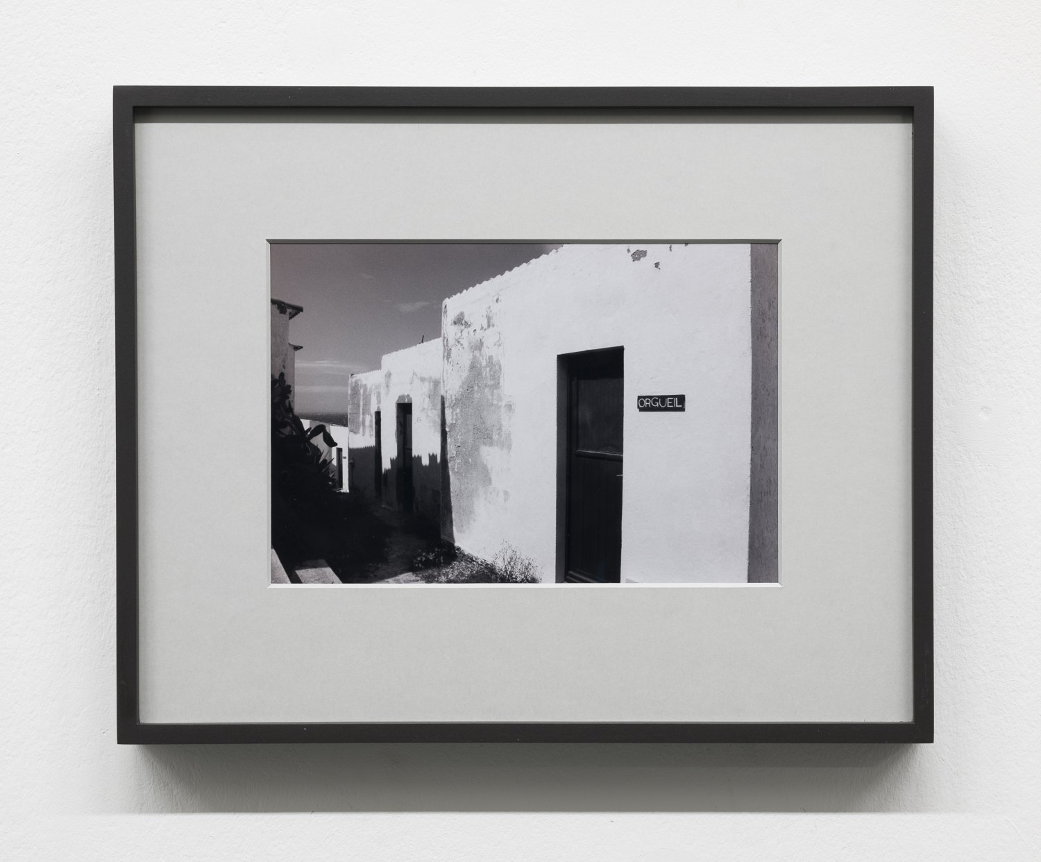 Josephine Pryde Club Med (Mensonge), 2006/2022 C-print, framed 32 x 40 x 3 cm 3/3 + 2 AP