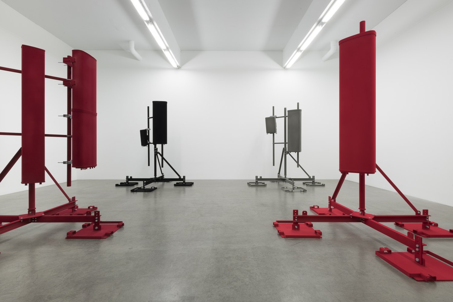Yngve Holen Installation view, 5G, Galerie Neu, 2023 