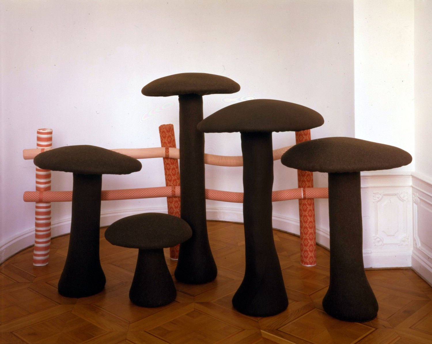 Cosima von Bonin The Cousins Installation view, Kunstverein Braunschweig, 2000