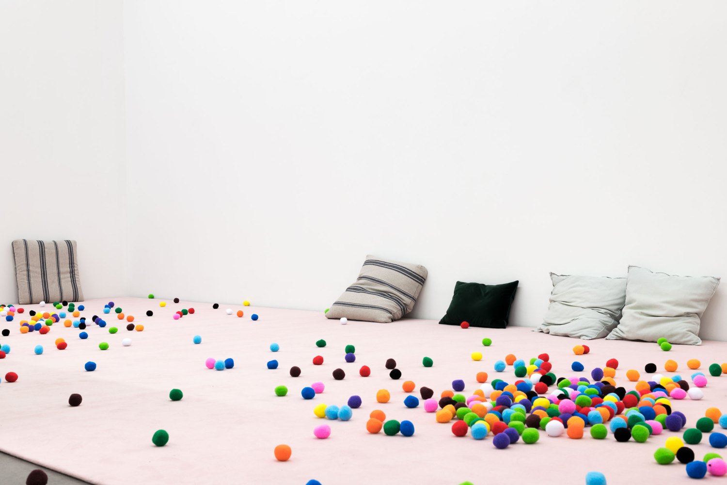 Installation view, SoiL Thornton, The Rest, Galerie Neu, Berlin, 2025