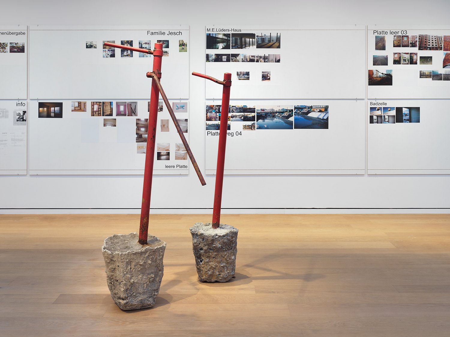 Installation view, WOHNKOMPLEX, Das MINSK, Potsdam, 2025 Photo: Jens Ziehe