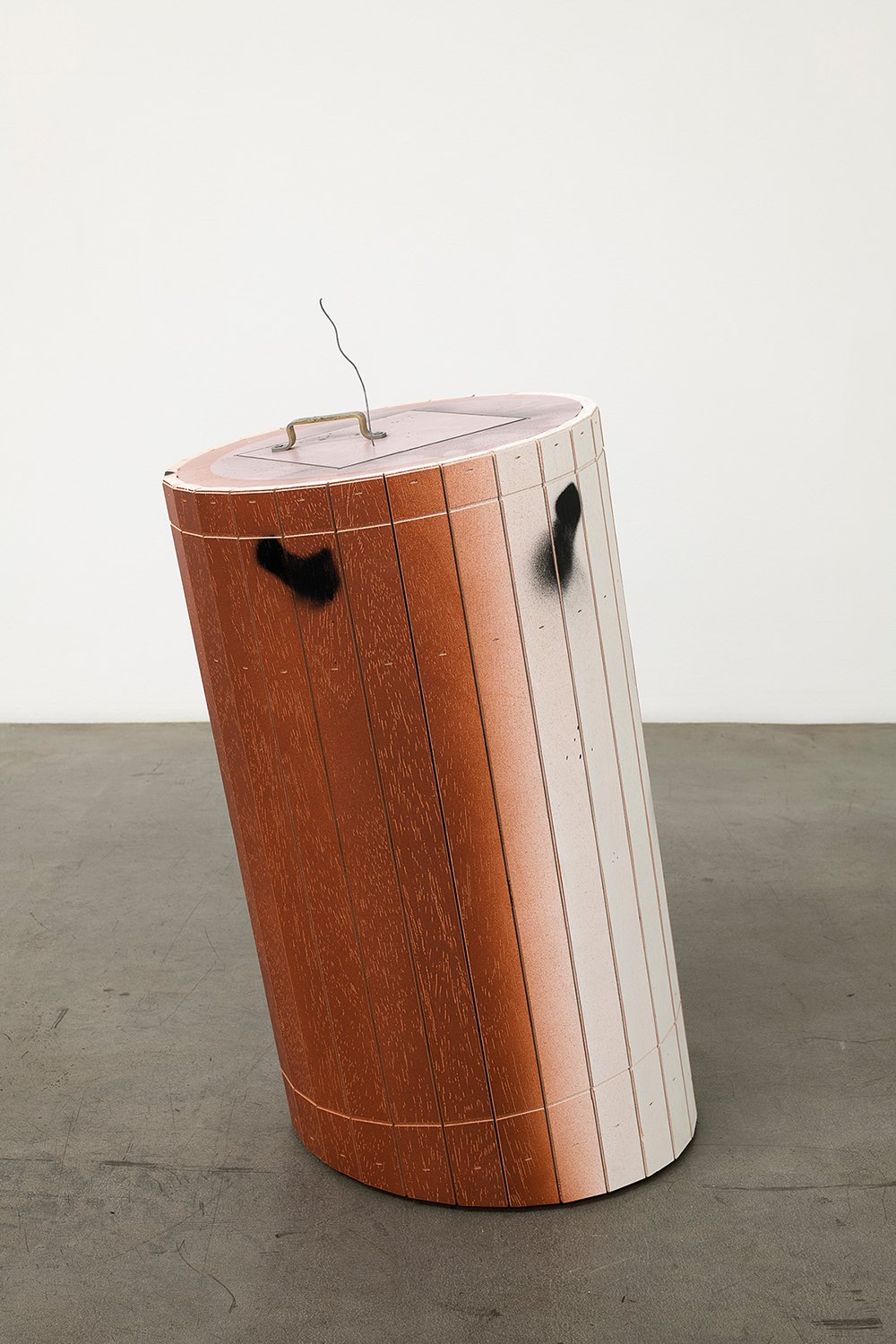 Manfred Pernice anticorpo 8, 2024 Wood, varnish, spray paint, iron, metal 86 x Ø 40.5 cm