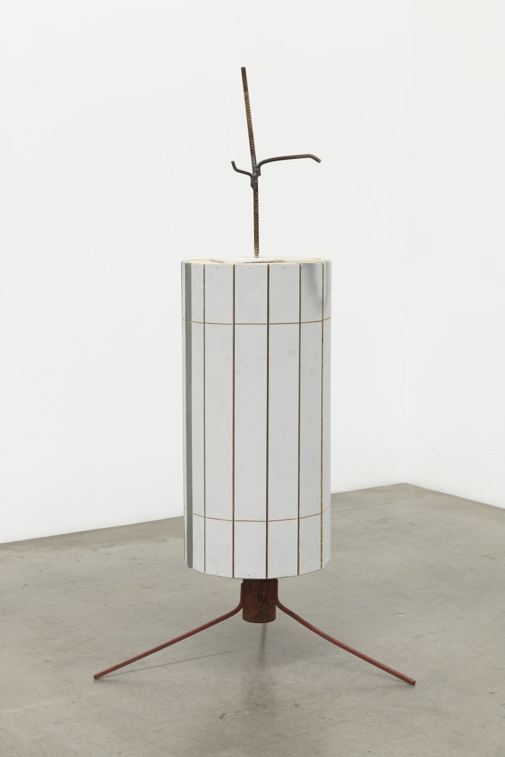 Manfred Pernice  für Inge Deutschkron, 2018  Wood, concrete, metal 156 x 80 x 80 cm