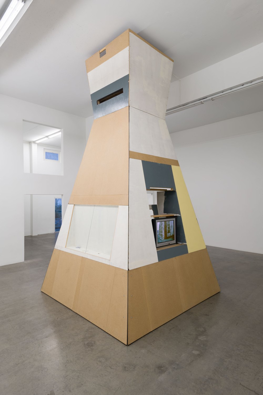 ESTREL; quattro stagioni, 2002 Mixed media 302 x 302 x 540 cm