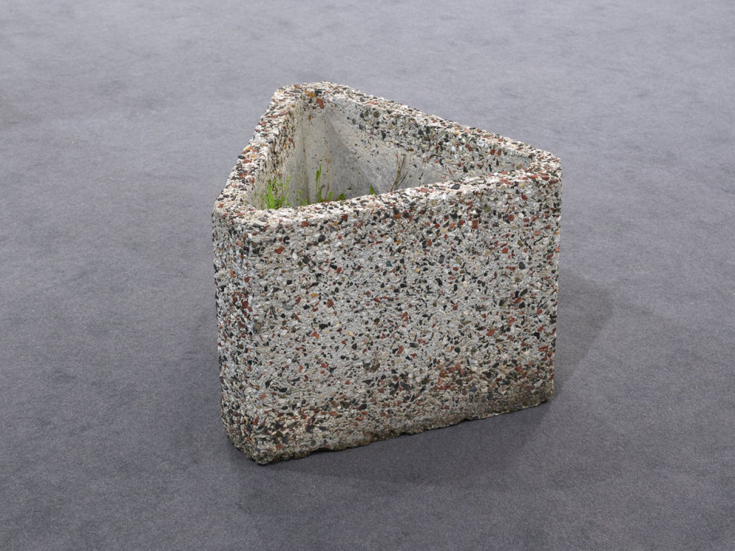 Manfred Pernice shabby-potsdam, 2019 Wood, concrete, paint 45 x 60  x 60 cm