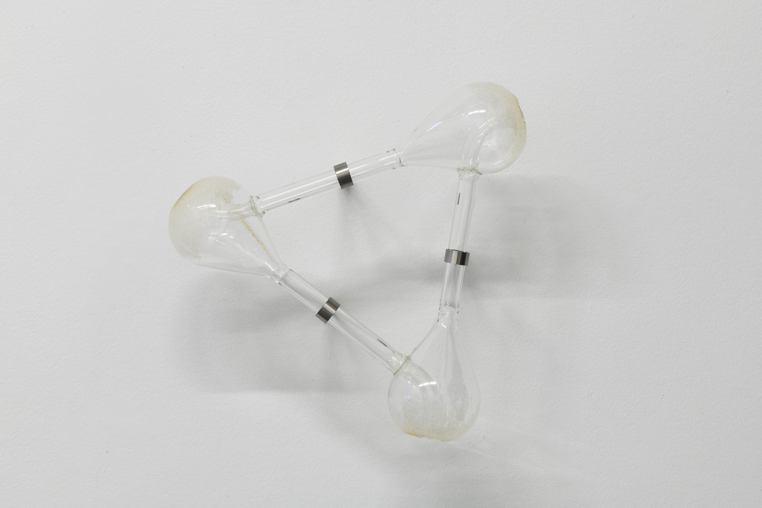 Jeremy Shaw Even the Most Ruinous Eventually Leads You Home, 2026 Flame-worked Borosilicate glass, vaporized freebase dimethyltrypamine (DMT) residue, stainless steel 48 x 47 x 21 cm