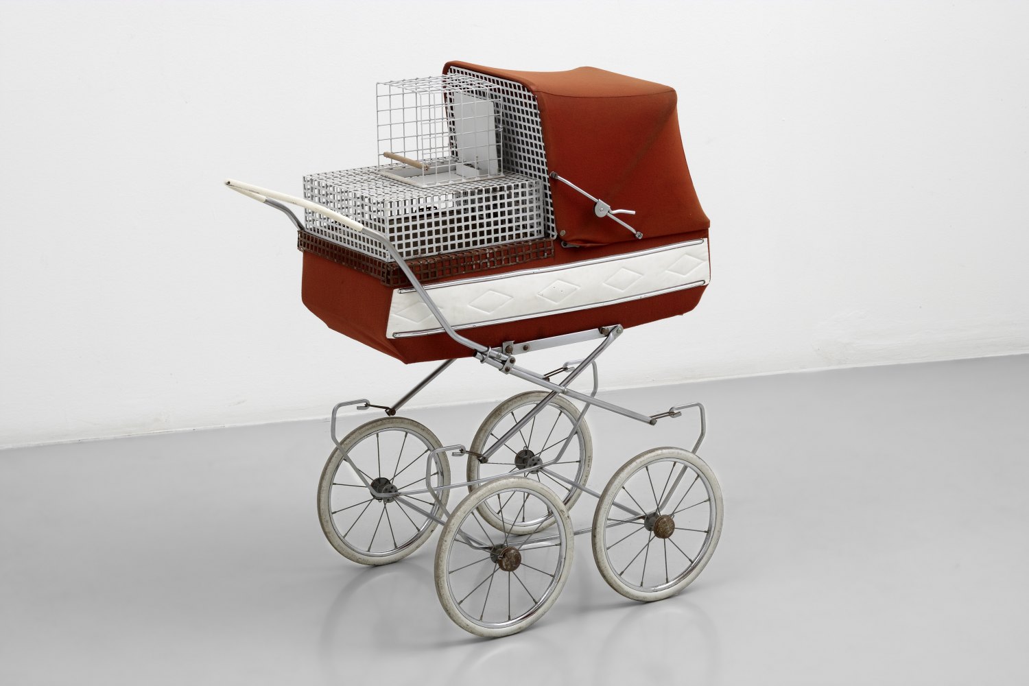 Andreas Slominski Vogelfalle, 2001 Metal, plastic, wood, bait, 92 × 47 × 79 cm