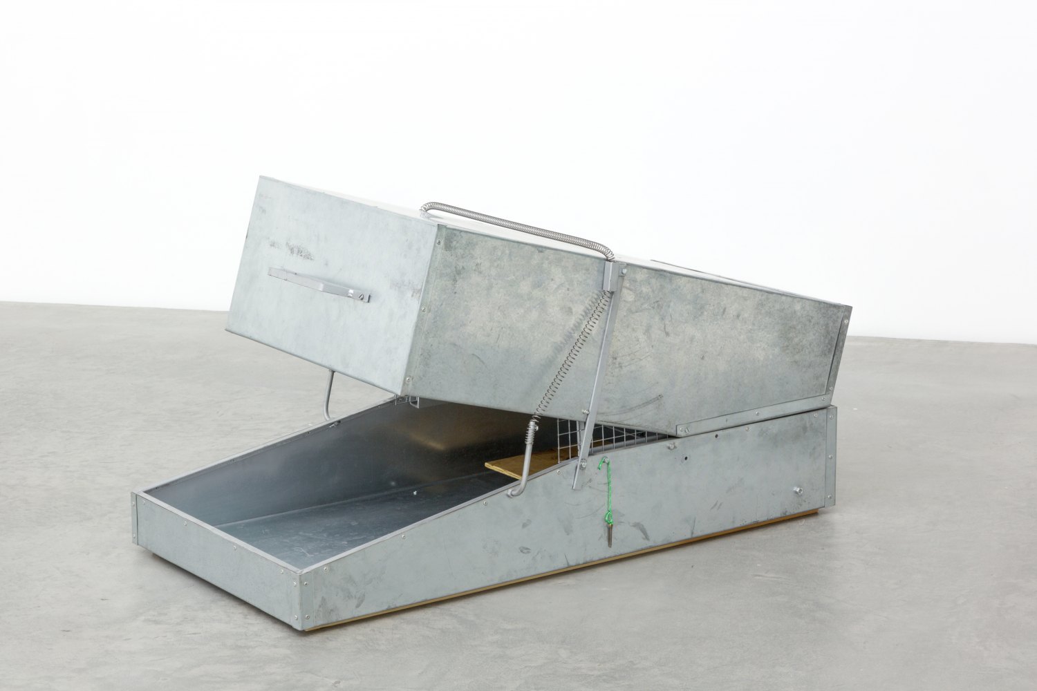 Andreas Slominski Waschbärfalle, 2000 Wood, metal, cords, bait, 69 × 129 × 68 cm