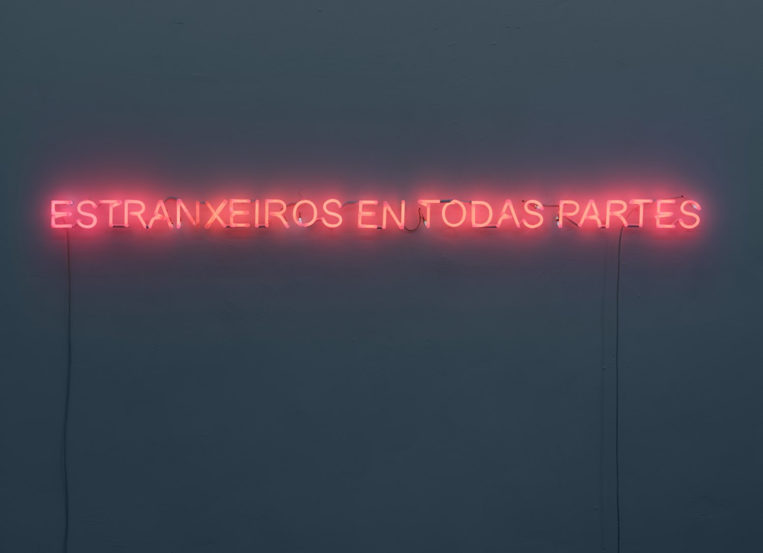 Claire Fontaine Foreigners everywhere (Galician), 2009 Neon, cable, metal, 10 × 230 × 4.5 cm