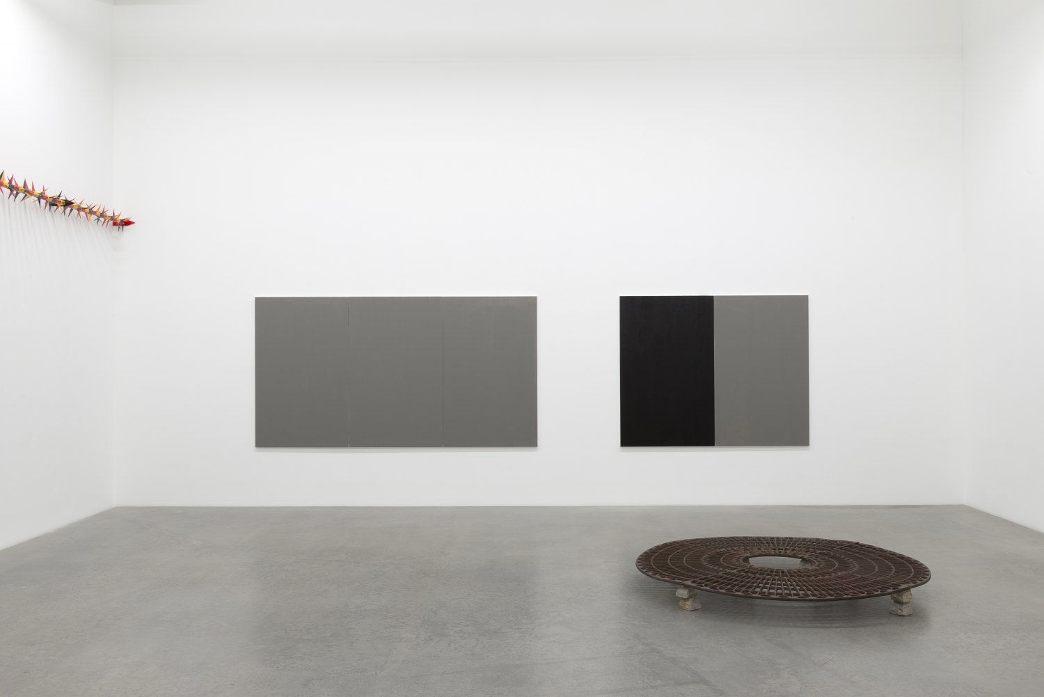 Claire Fontaine, May our enemies not prosper Installation view, Galerie Neu, Berlin 2016