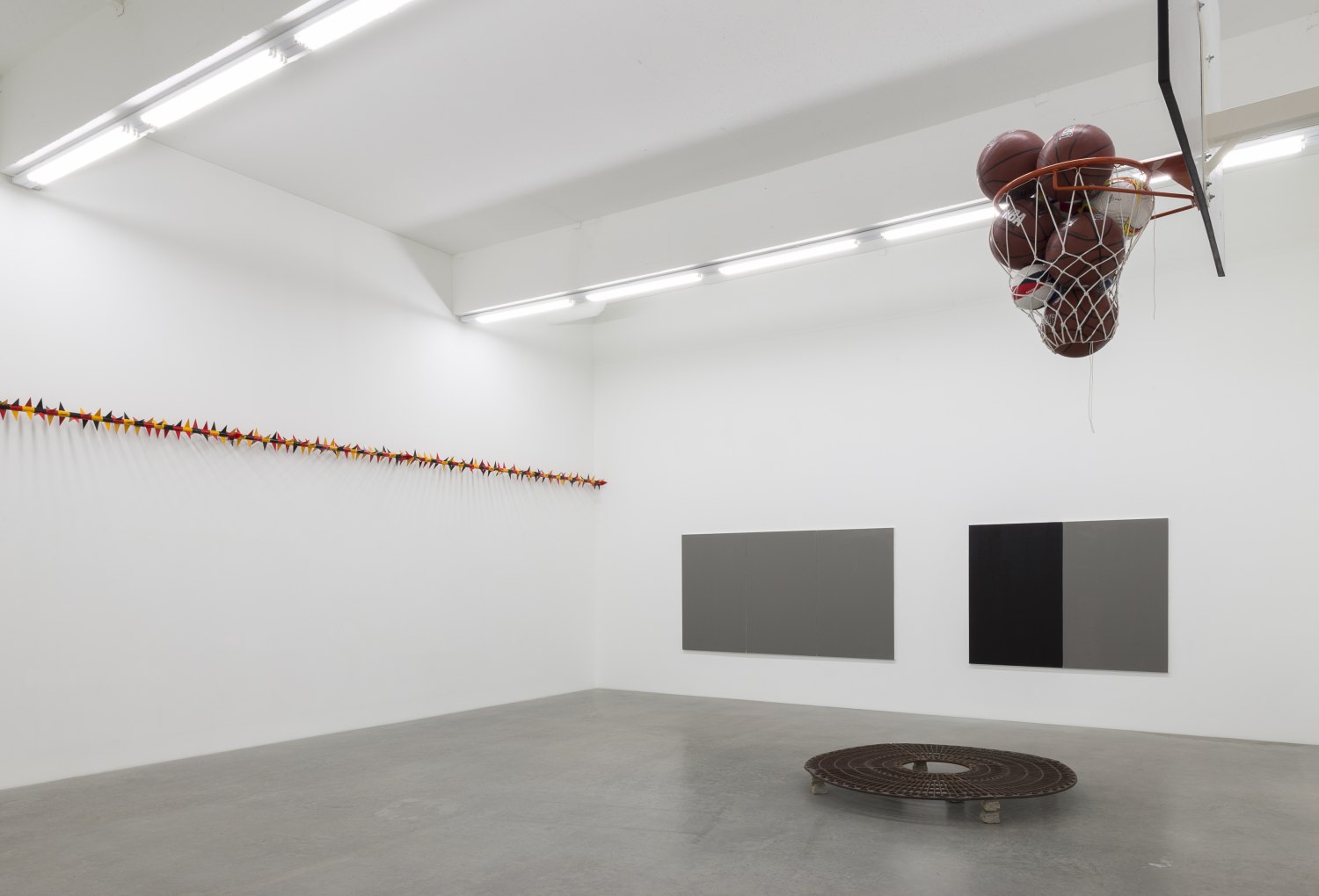 Claire Fontaine, May our enemies not prosper Installation view, Galerie Neu, Berlin 2016