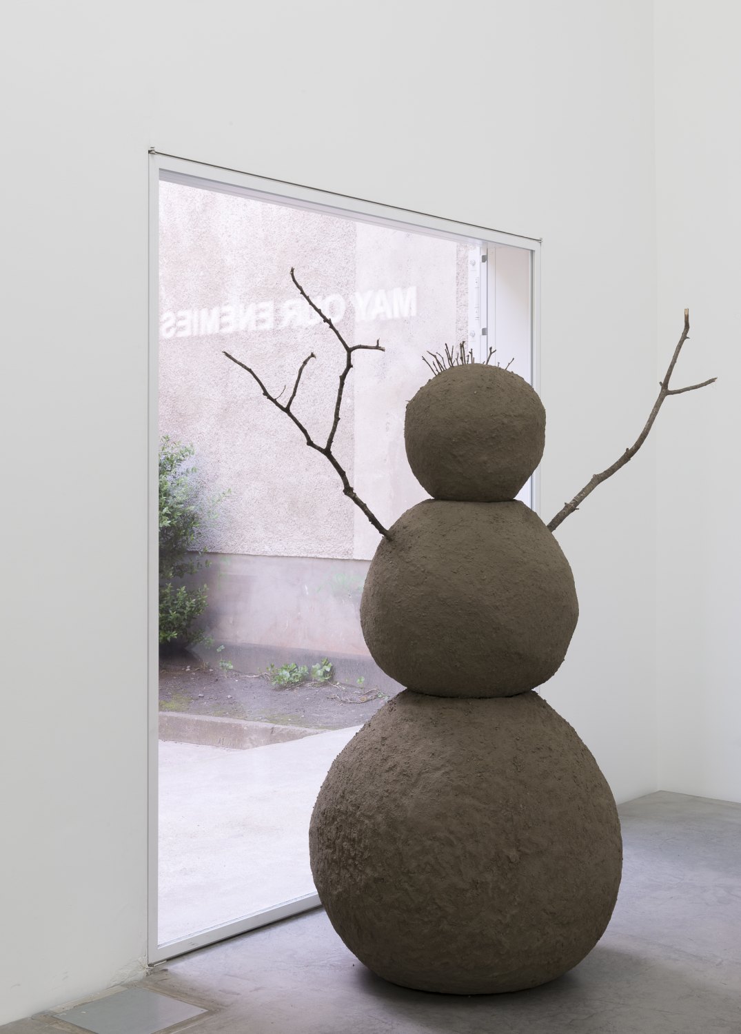 Claire Fontaine, May our enemies not prosper Installation view, Galerie Neu, Berlin 2016