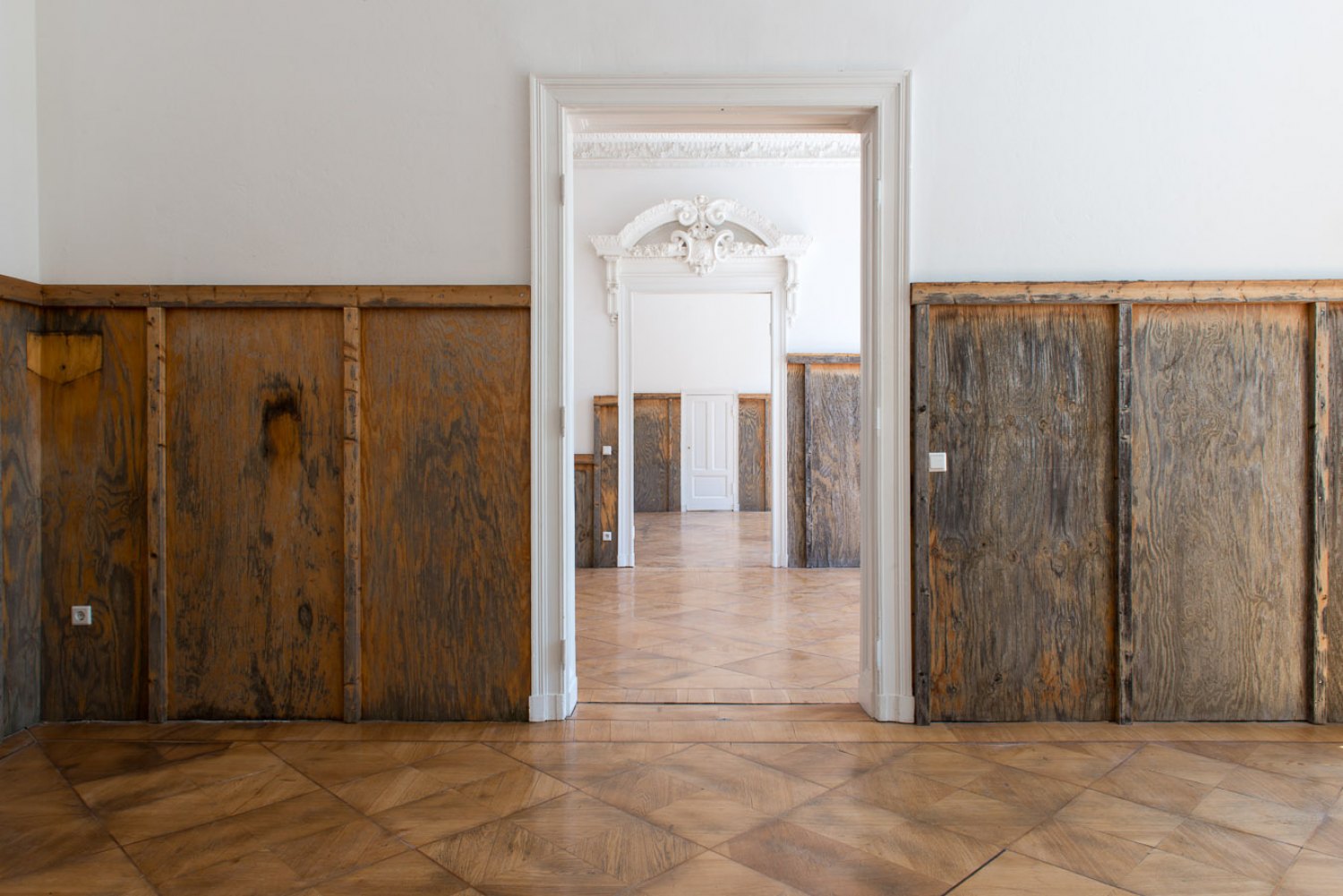 John Knight, A work in situ Galerie Neu / MD72, Berlin 2013 