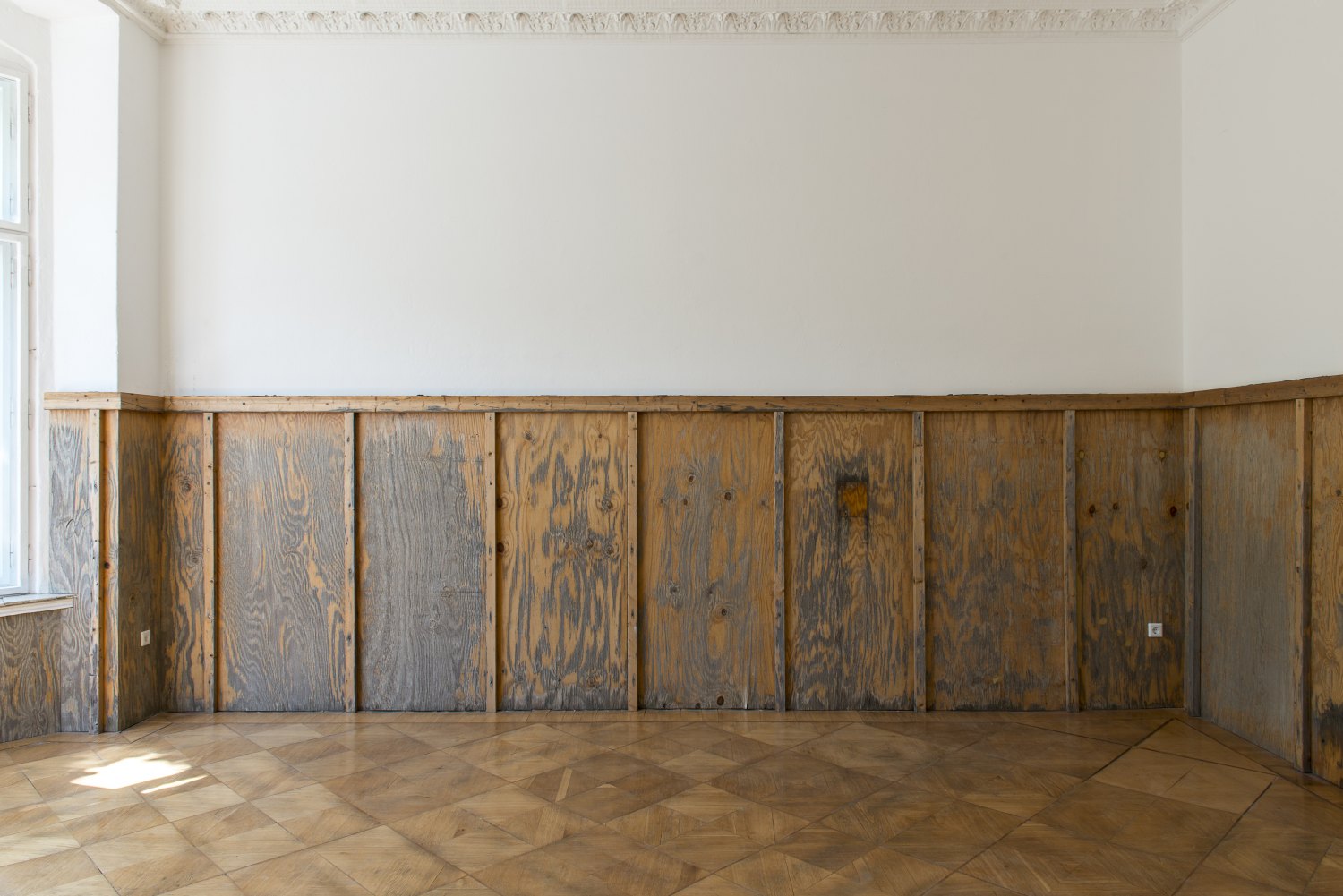 John Knight, A work in situ Galerie Neu / MD72, Berlin 2013 