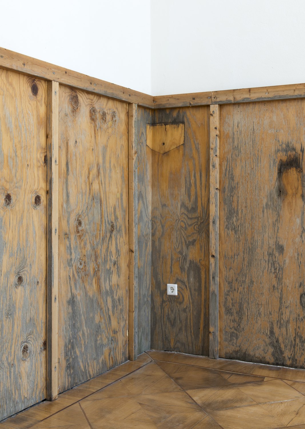 John Knight, A work in situ Galerie Neu / MD72, Berlin 2013 