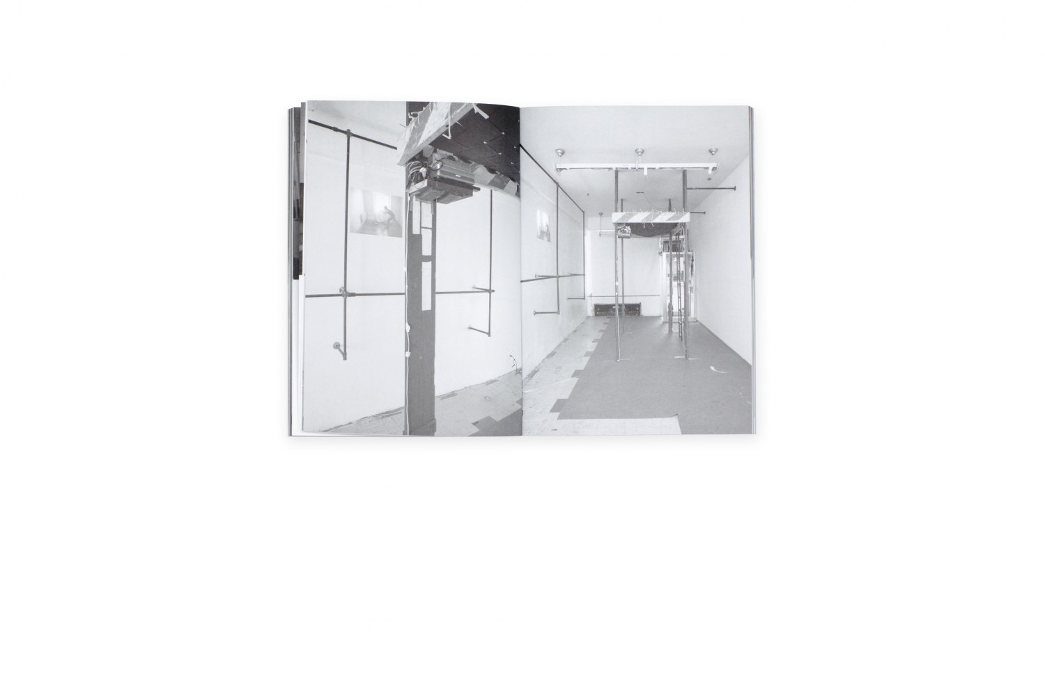 Klara Lidén, Non-solo show, Non-group show Catalogue, Kunsthalle, Zurich 2009/10, 236 p. ISBN 978-3-00031-391-2