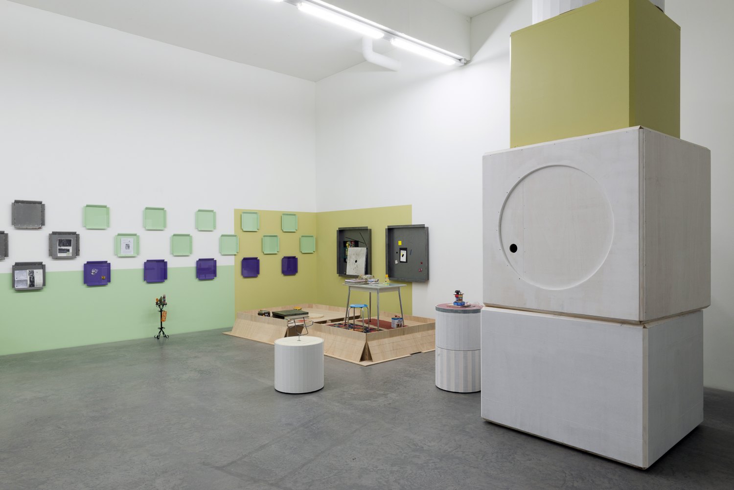 Manfred Pernice, Teile & peile Installation view, Galerie Neu, Berlin 2015