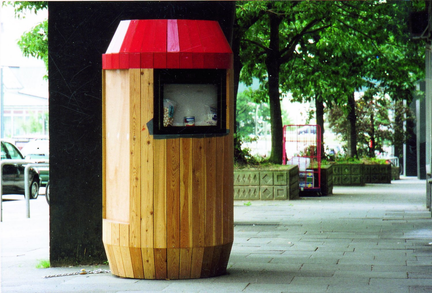 Manfred Pernice   Thaidose, 2000/1    Wood, 170 × Ø 90 cm   